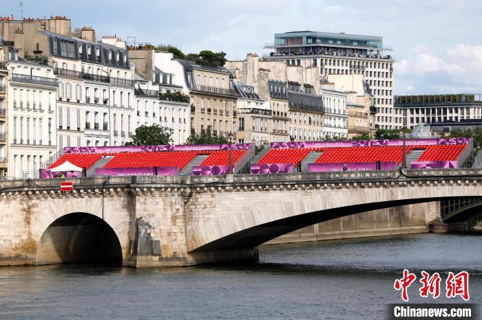 塞纳河畔静待巴黎奥运开幕：一座城市的安静与