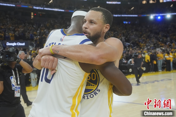 勇士力克灰熊挺进季后赛 巴特勒库里合砍75分