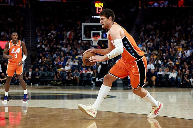 国王队爆冷击败快船 洛佩斯全场仅得1分成最大败