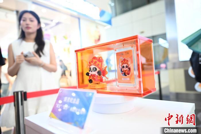 成都世运会颁奖物资设计：川剧变脸、太阳神鸟