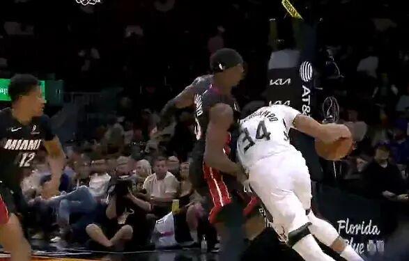 热火热巴轰21分创罚球纪录 雷霆亚历山大破张伯