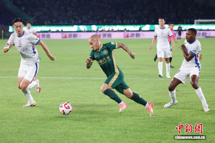 申花客场0比0战平绿城 路易斯倒钩击中横梁创纪